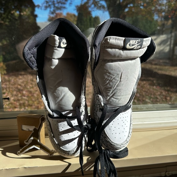 Jordan 1 Retro High OG
White Cement (GS) Kids Size 7 - Picture 5 of 7